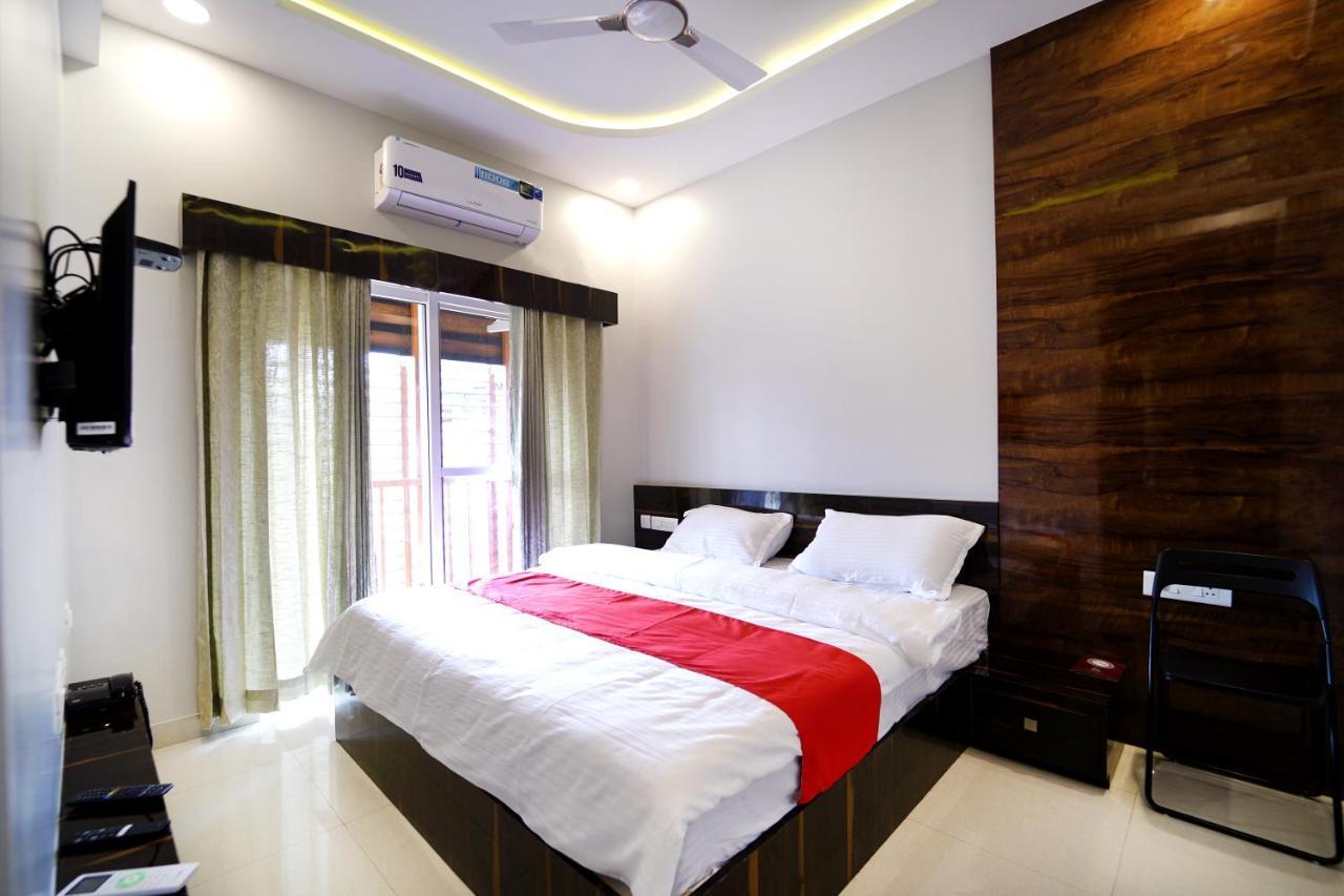 Ss Crown Inn Bangalore Eksteriør billede