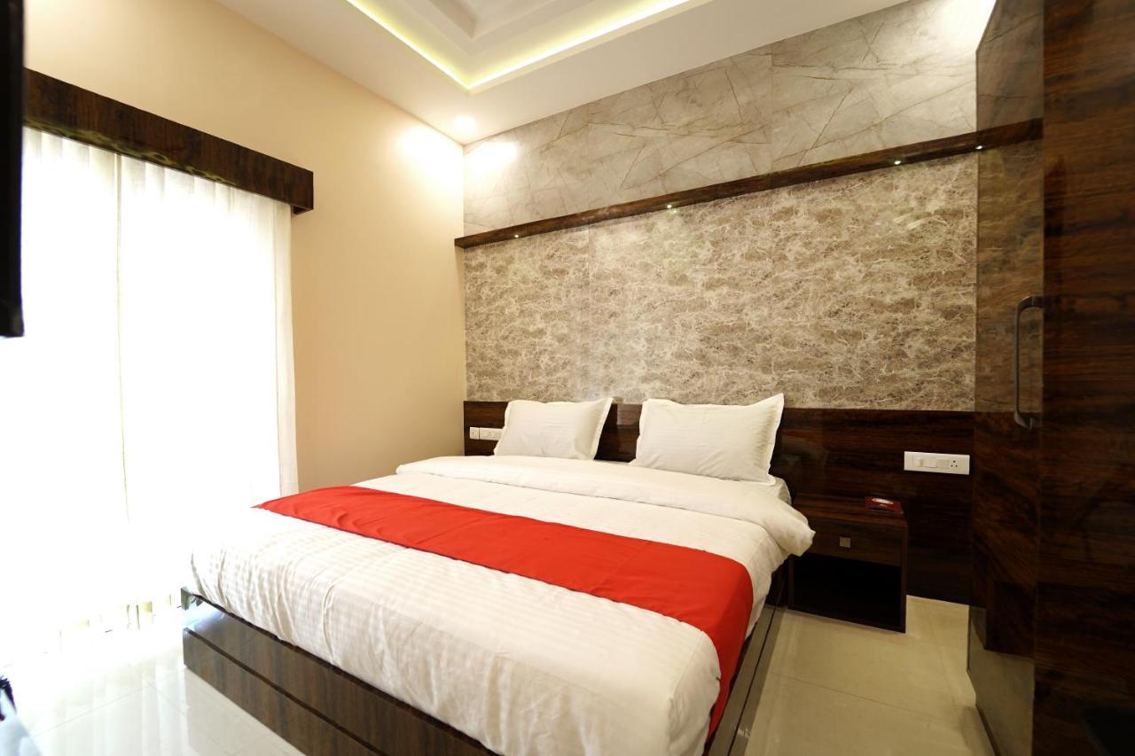 Ss Crown Inn Bangalore Eksteriør billede