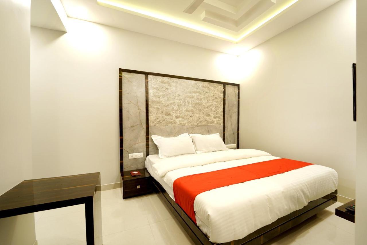 Ss Crown Inn Bangalore Eksteriør billede