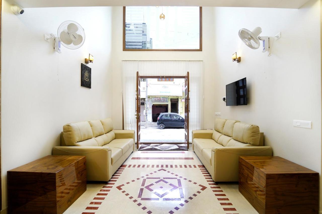 Ss Crown Inn Bangalore Eksteriør billede