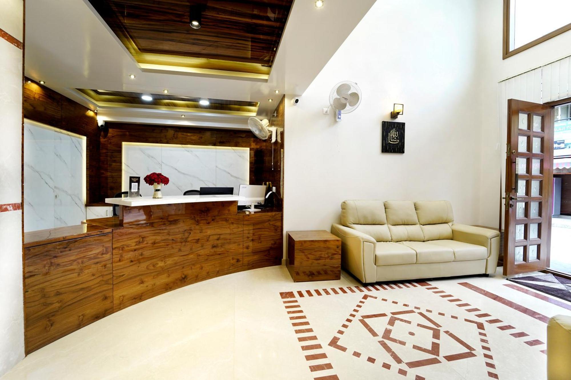 Ss Crown Inn Bangalore Eksteriør billede