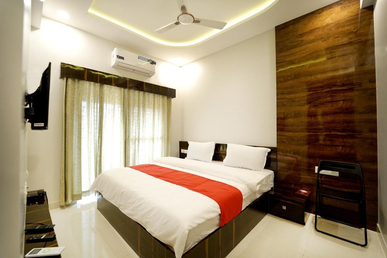 Ss Crown Inn Bangalore Eksteriør billede