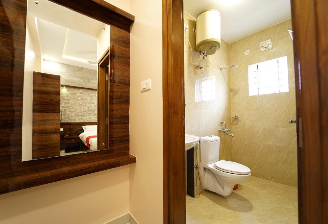 Ss Crown Inn Bangalore Eksteriør billede